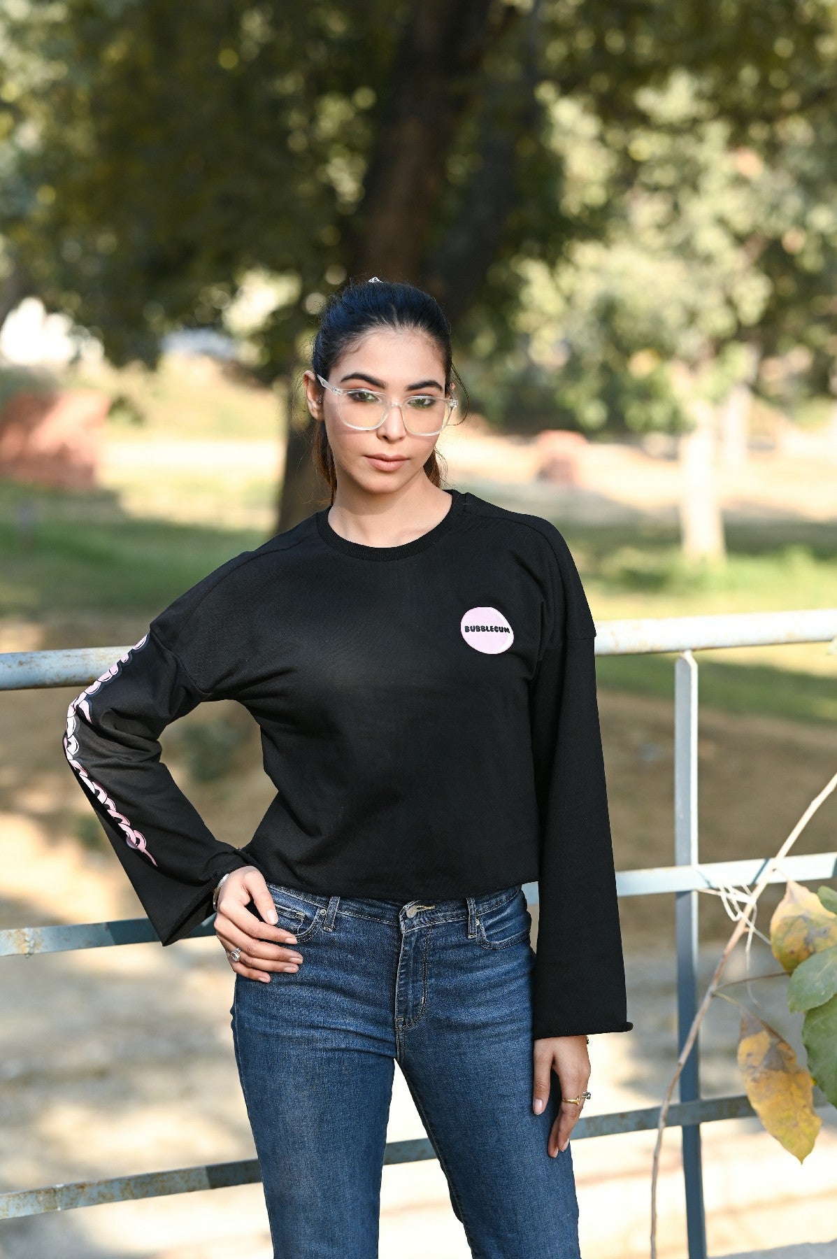 SWEATSHIRT WITH BELL SLEEVES BUBBLEGUM TEXT